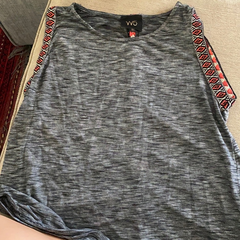 Tank top with cute Aztec details